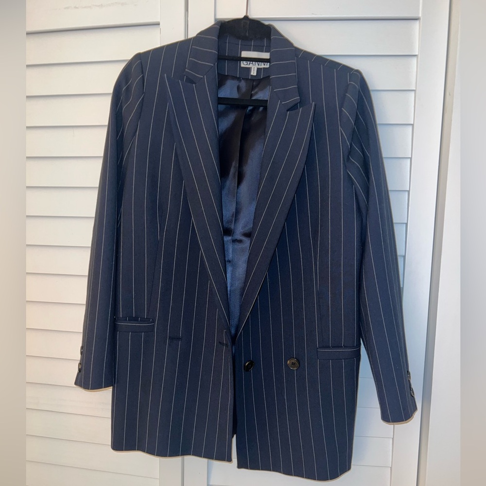 Ganni - Hewitt Pinstripe Navy Blazer 

Worn Once - Size 34